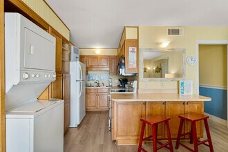 8743 Thomas Dr in Panama City Beach, FL - Building Photo - Building Photo