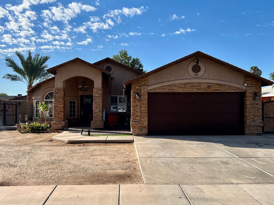 359 Independence St in San Luis, AZ - Building Photo