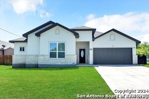 8316 Utopia Blvd in Selma, TX - Building Photo