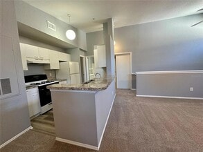 1620 Columbia Arms Cir, Unit 262 in Kissimmee, FL - Building Photo - Building Photo
