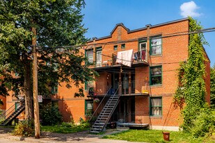 725 Desnoyers Rue in Montréal, QC - Building Photo
