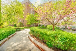 66-40 108th St in Queens, NY - Building Photo