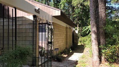 7019 SW 44 Ave in Gainesville, FL - Foto de edificio - Building Photo
