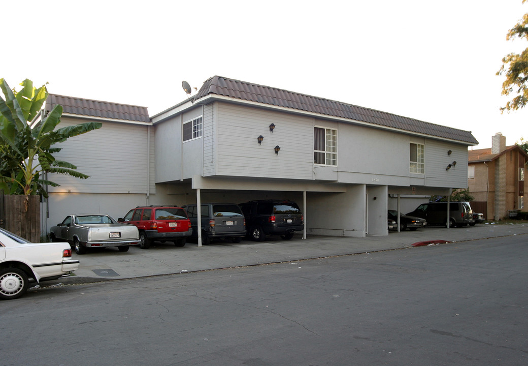 Gardenia Apartments in Long Beach, CA - Foto de edificio