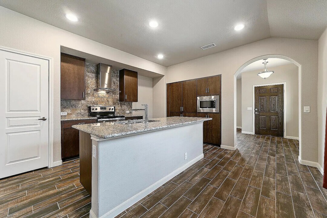 485 Harding Ln in Lavon, TX - Building Photo