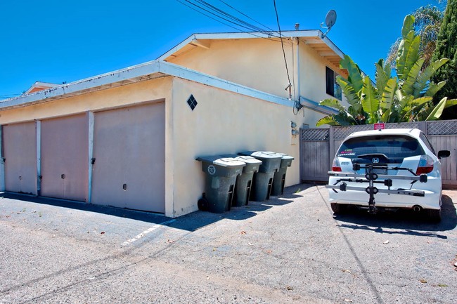 284 Cabrillo St in Costa Mesa, CA - Foto de edificio - Building Photo