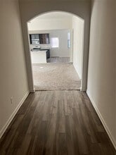 135 Morning Glory Dr in Sanger, TX - Foto de edificio - Building Photo