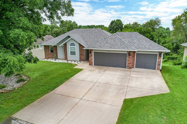 property at 5953 S Roanoke Ave
