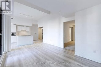608-238 SIMCOE St in Toronto, ON - Building Photo - Building Photo