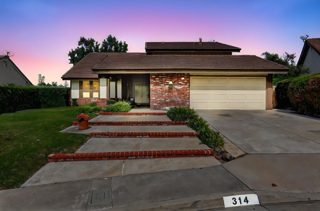 314 S Smokeridge Terrace in Anaheim, CA - Building Photo