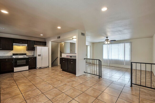 1025 E Manhatton Dr in Tempe, AZ - Building Photo - Building Photo