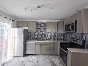 1063 Glouchester Harbor in Schaumburg, IL - Building Photo - Building Photo