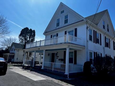 51 Beach St in Westerly, RI - Building Photo