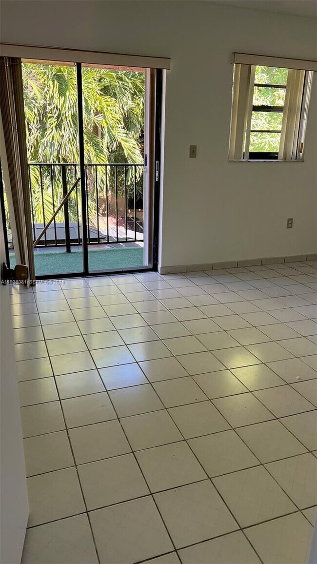 1745 W 58th St in Hialeah, FL - Building Photo - Building Photo