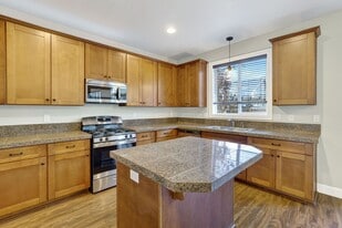 19112 Arletha Ct in Sandy, OR - Building Photo