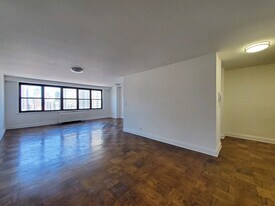 240 E 82nd St in New York, NY - Building Photo