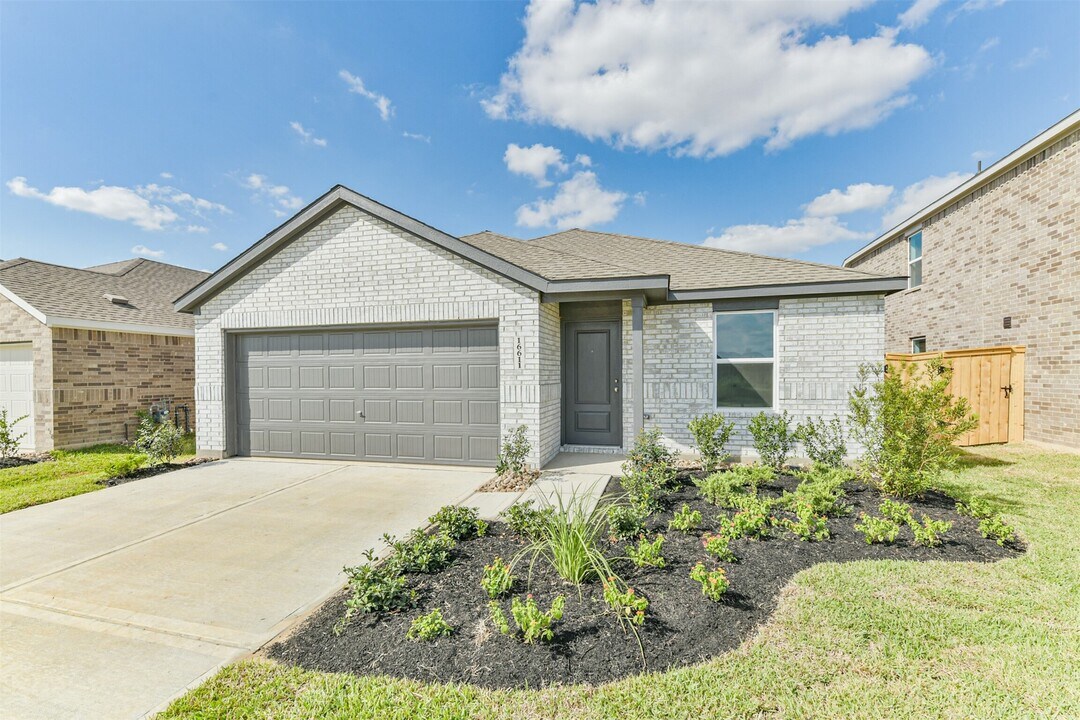 16611 Rolling Hillside Wy in Hockley, TX - Building Photo