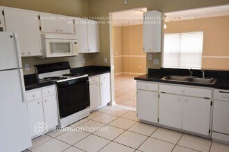 2407 Sagemont Dr in Brandon, FL - Foto de edificio - Building Photo