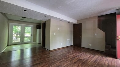 3918 Timberlake Rd in Johnson City, TN - Building Photo - Building Photo