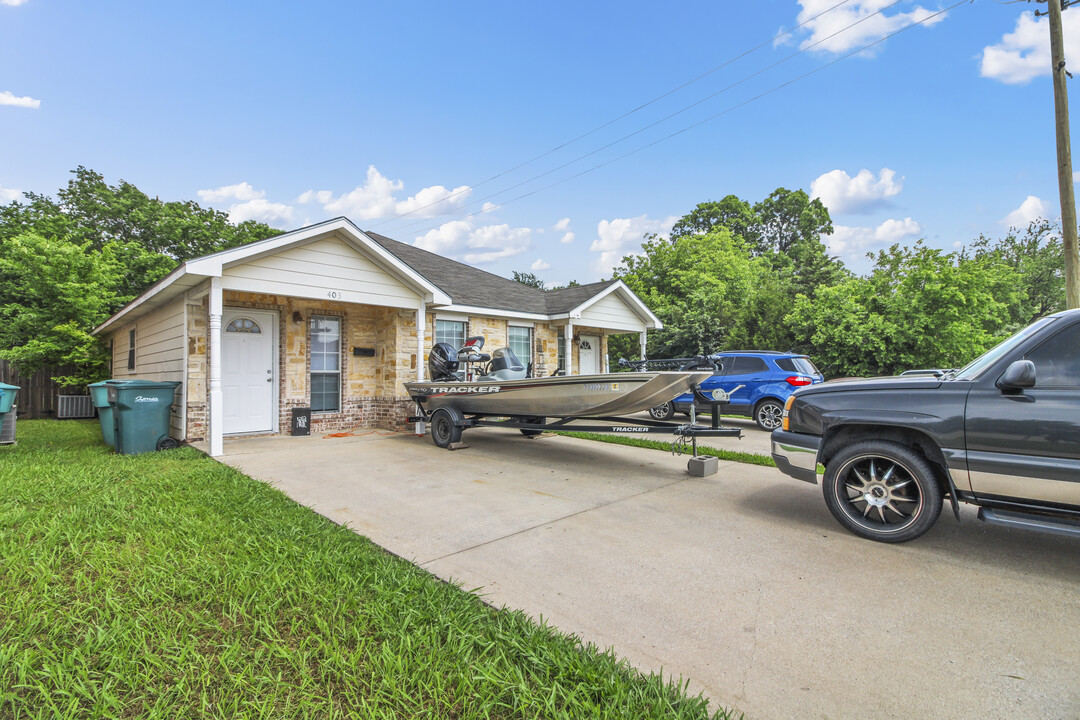 401 N Lee Ave in Sherman, TX - Building Photo