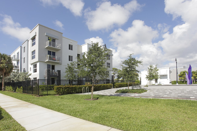 Metropolitan in Fort Lauderdale, FL - Building Photo - Building Photo