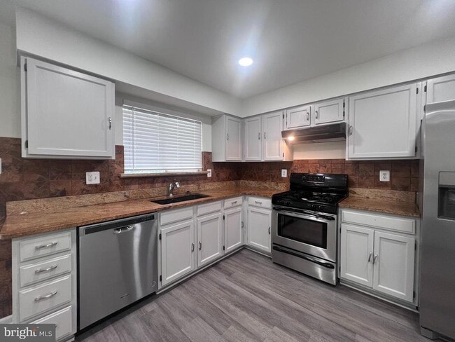 6716 Scott Terrace in Centreville, VA - Building Photo - Building Photo