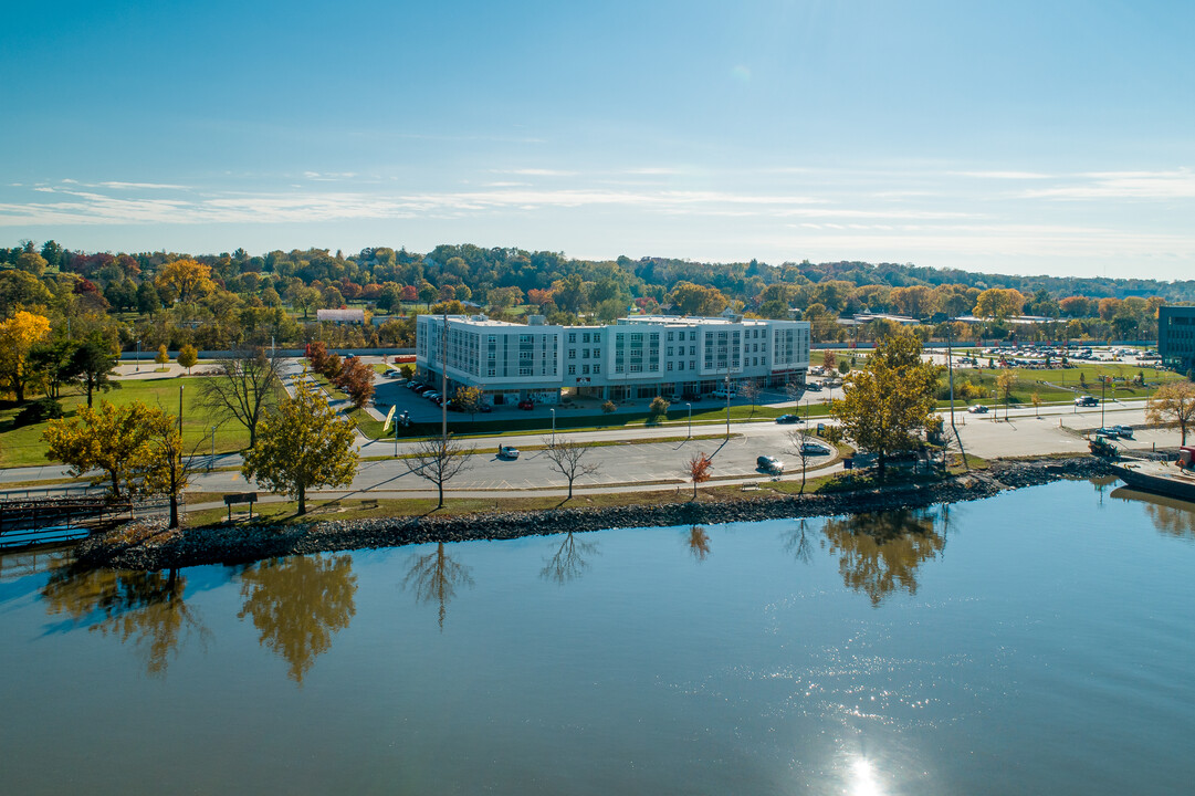 WaterFront Apartments in Moline, IL - Foto de edificio