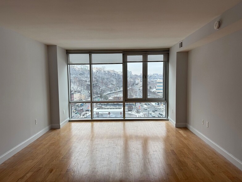 1700 Park Ave, Unit 4030 in Weehawken, NJ - Building Photo