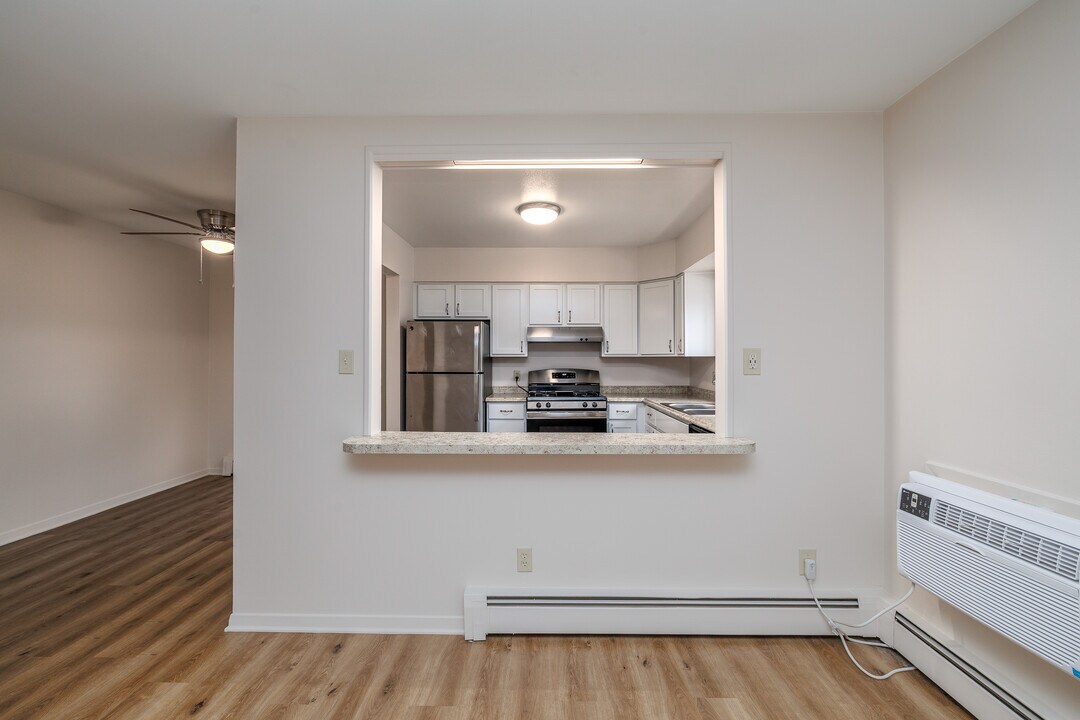 Brentwood Village Apartments in Liverpool, NY - Foto de edificio