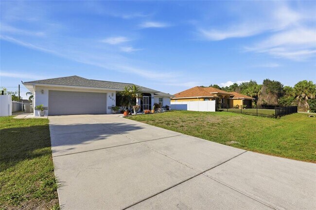 3401 Moravia Ave in North Port, FL - Building Photo - Building Photo