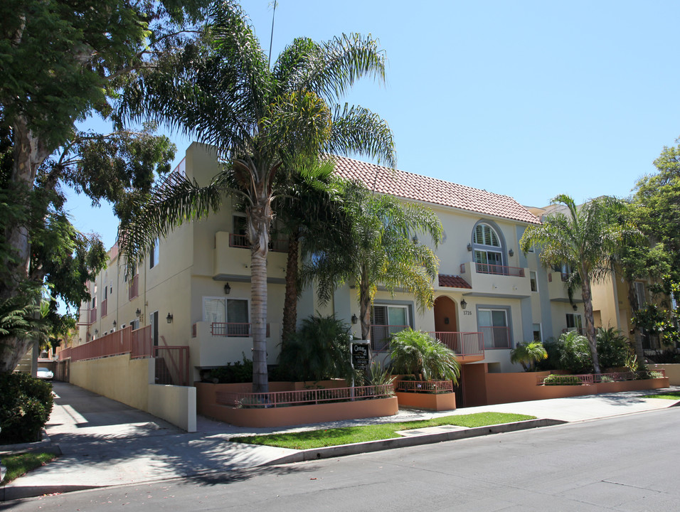 1726 Stoner Ave in Los Angeles, CA - Foto de edificio