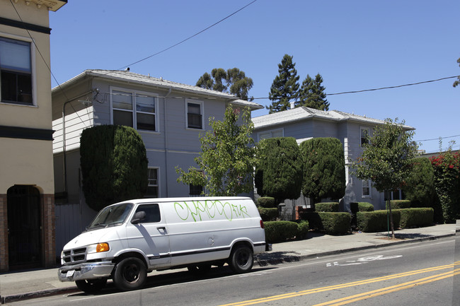 2707 Fruitvale Ave in Oakland, CA - Foto de edificio - Building Photo