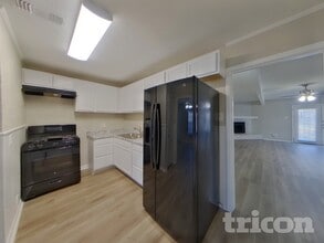 737 SE 3rd St in Grand Prairie, TX - Building Photo - Building Photo