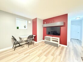 8246-8152 152 St in Surrey, BC - Building Photo
