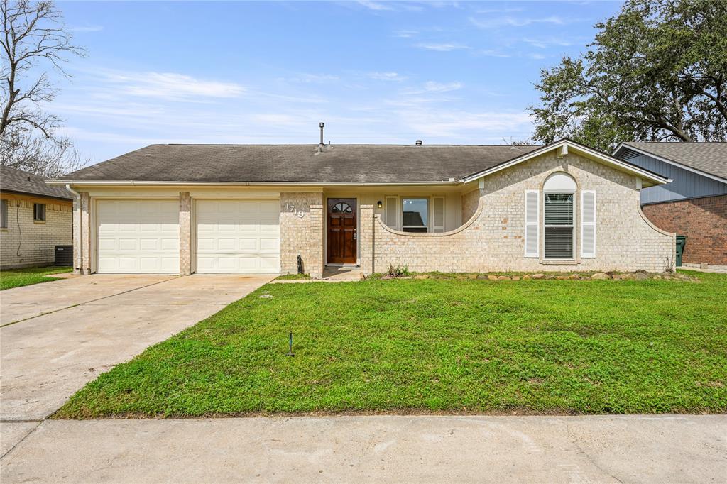 1719 Wentwood Dr in Pasadena, TX - Building Photo