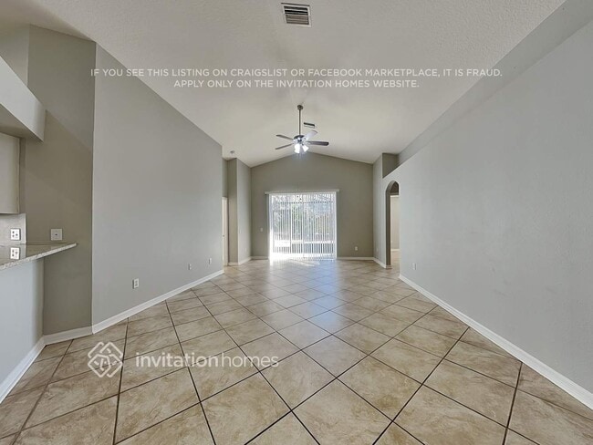 12617 Kings Lake Dr in Gibsonton, FL - Building Photo - Building Photo