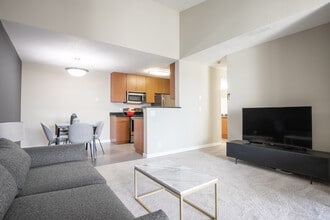 1050 Benton St in Santa Clara, CA - Foto de edificio - Building Photo