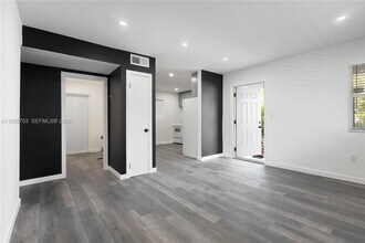 28 NW 34th Terrace in Miami, FL - Building Photo - Building Photo