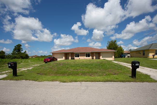 1138 Gordon Ave S in Lehigh Acres, FL - Building Photo - Building Photo