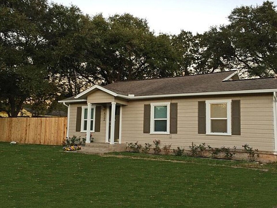 AUG 2026 MOVE IN! UPDATED 2/2 HOUSE IN BRYAN in Bryan, TX - Building Photo