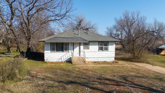 1637 Bishop Bobby L Williams Dr