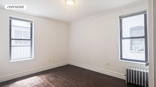 24-39-39 38th St in Queens, NY - Building Photo - Building Photo