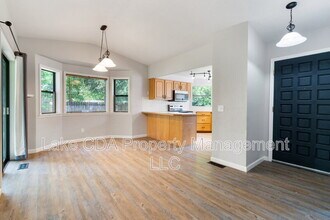 13079 N Westwood Dr in Hayden, ID - Foto de edificio - Building Photo