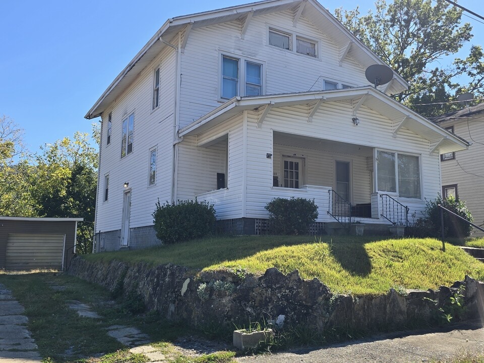 409 Stowers St in Bluefield, WV - Building Photo