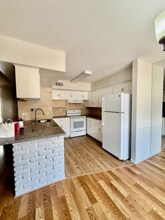 2101 Fountain View Dr in Houston, TX - Building Photo - Building Photo