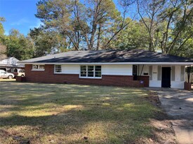 3653 Cloverdale Rd in Montgomery, AL - Building Photo