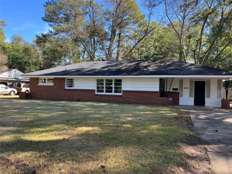 3653 Cloverdale Rd in Montgomery, AL - Building Photo