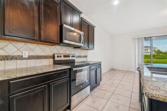 4925 White Sanderling Ct in Tampa, FL - Building Photo - Building Photo