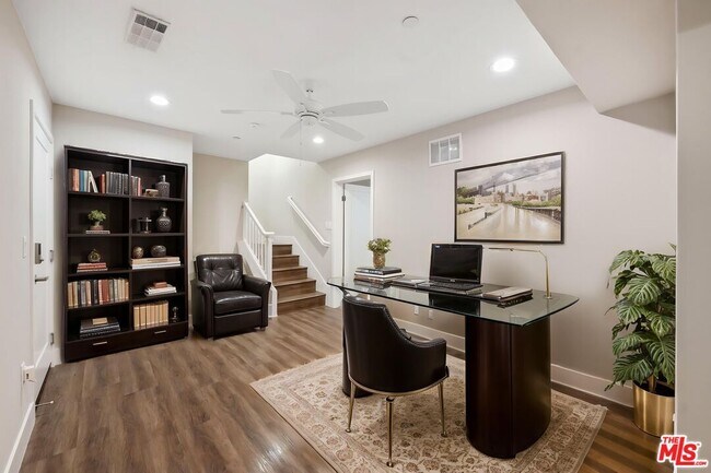 4438 Paxton Pl in Calabasas, CA - Building Photo - Building Photo