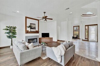 324 Rolling Oaks Ridge in Cedar Hill, TX - Building Photo - Building Photo